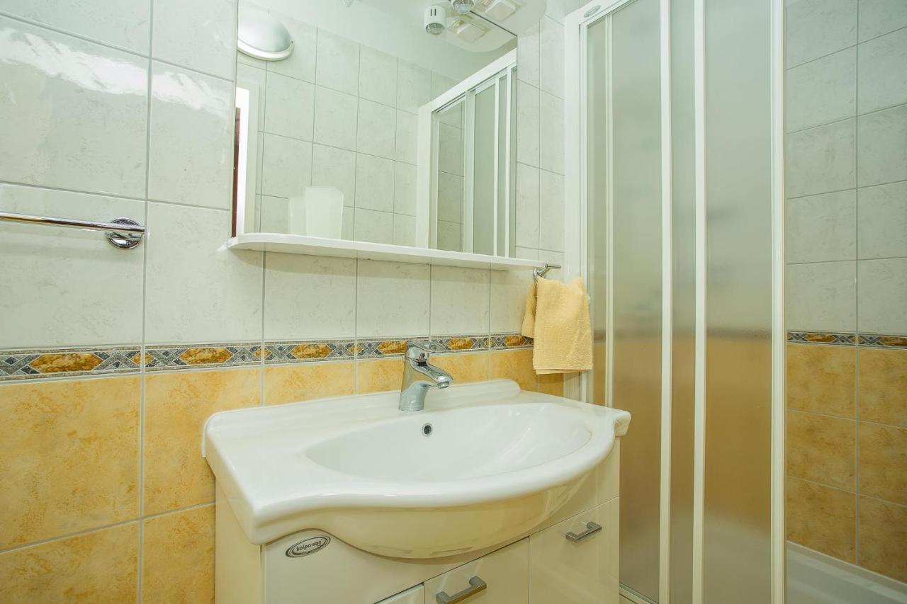 Apartments Nada Palit Kültér fotó